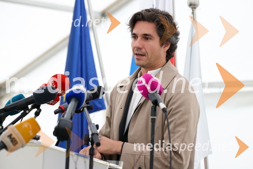  Luka Mesec, podpredsednik vlade in minister za delo, družino, socialne zadeve in enake možnostiPod Pekrsko gorco, otvoritev soseske SSRS