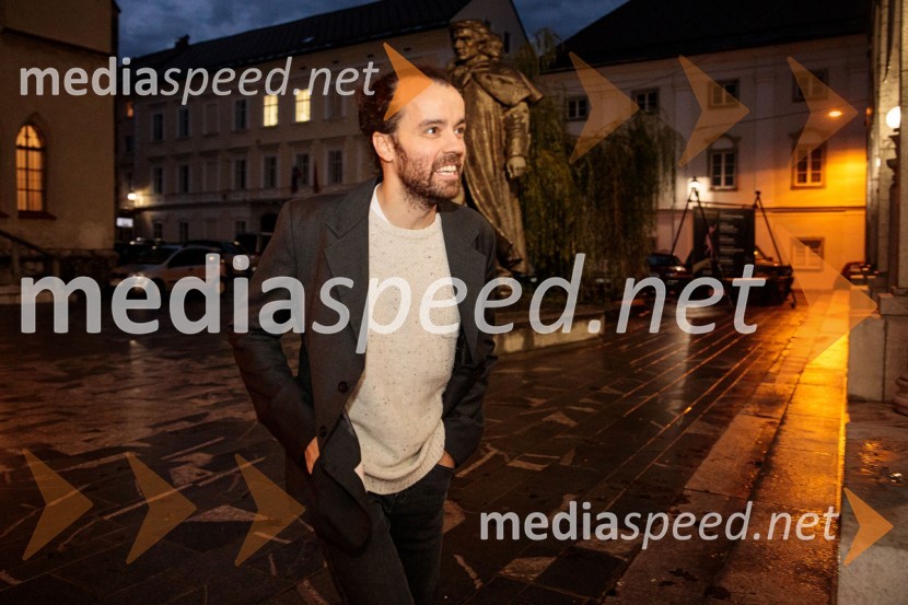  Blaž Šef, igralecZaprta študija. »New Constructive Ethics«, premiera v Prešernovem gledališču Kranj