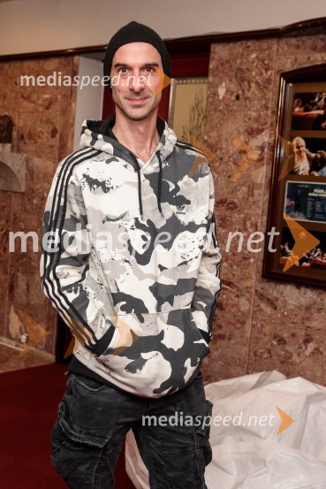  Borut Bučinel, oblikovalec svetlobeZaprta študija. »New Constructive Ethics«, premiera v Prešernovem gledališču Kranj