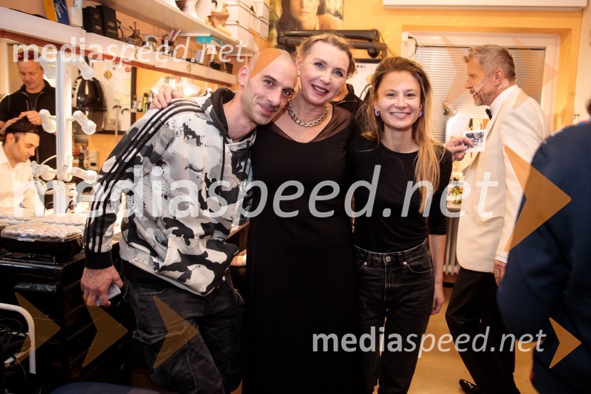  Borut Bučinel, oblikovalec svetlobe;  Darja Reichman, igralka;  Nina Rajić Kranjac, režiserkaZaprta študija. »New Constructive Ethics«, premiera v Prešernovem gledališču Kranj