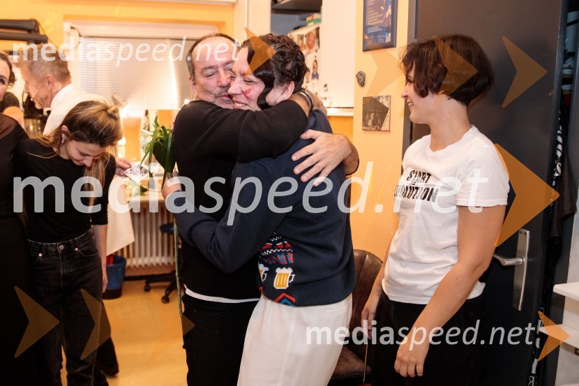  Ciril Roblek, inspicient PGK;  Tamara Avguštin, igralka;  Doroteja Nadrah, igralkaZaprta študija. »New Constructive Ethics«, premiera v Prešernovem gledališču Kranj