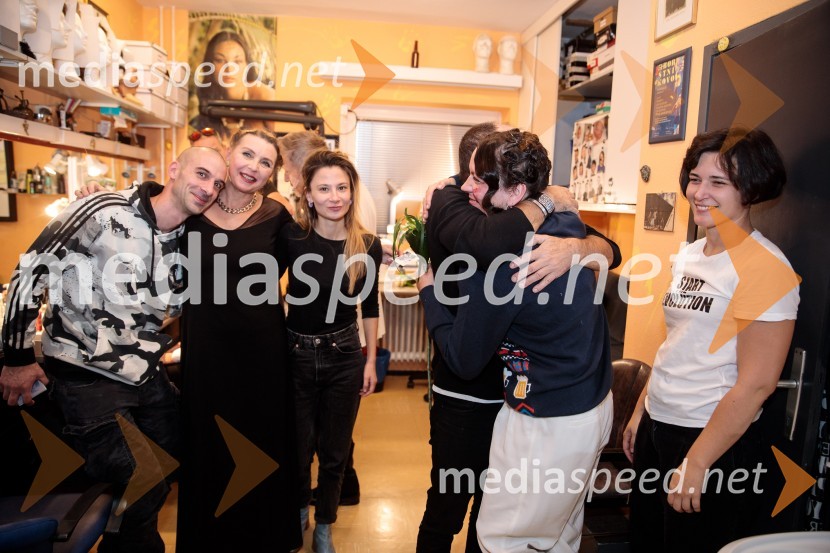  Borut Bučinel, oblikovalec svetlobe;  Darja Reichman, igralka;  Nina Rajić Kranjac, režiserka;  Ciril Roblek, inspicient PGK;  Tamara Avguštin, igralka;  Doroteja Nadrah, igralkaZaprta študija. »New Constructive Ethics«, premiera v Prešernovem gledališču Kranj