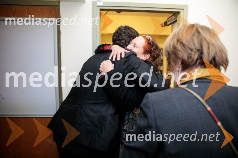  ... ;  Marinka Poštrak, dramaturginja, Prešernovo gledališče KranjZaprta študija. »New Constructive Ethics«, premiera v Prešernovem gledališču Kranj