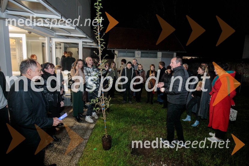 Zaprta študija. »New Constructive Ethics«, premiera v Prešernovem gledališču Kranj