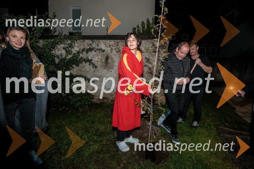  Doroteja Nadrah, igralkaZaprta študija. »New Constructive Ethics«, premiera v Prešernovem gledališču Kranj