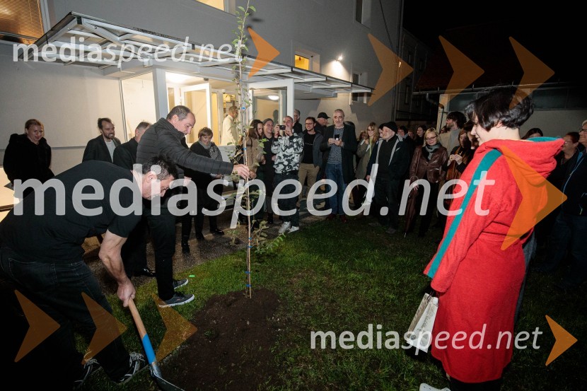 Zaprta študija. »New Constructive Ethics«, premiera v Prešernovem gledališču Kranj