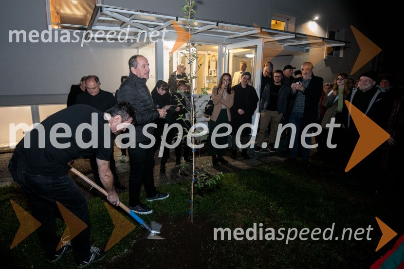 Zaprta študija. »New Constructive Ethics«, premiera v Prešernovem gledališču Kranj