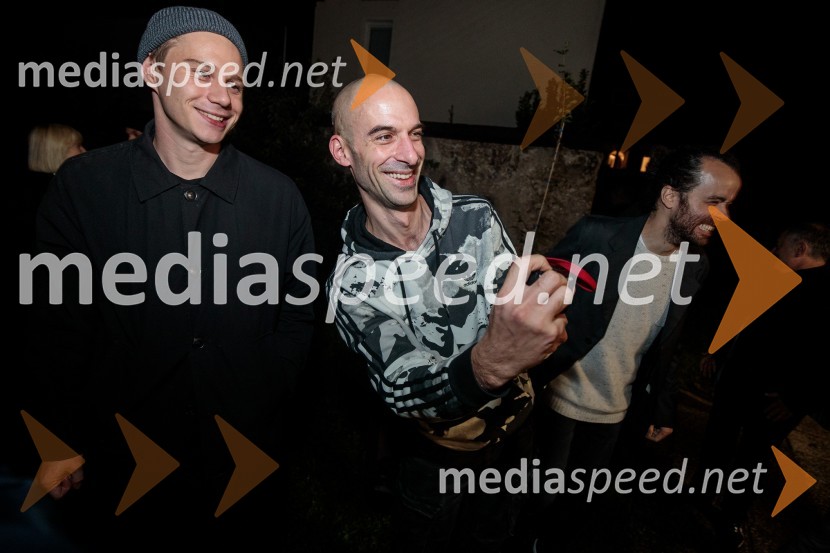  Timon Šturbej, igralec;  Borut Bučinel, oblikovalec svetlobe;  ... Zaprta študija. »New Constructive Ethics«, premiera v Prešernovem gledališču Kranj