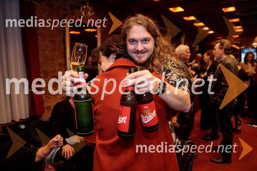  Doroteja Nadrah, igralka;  ... Zaprta študija. »New Constructive Ethics«, premiera v Prešernovem gledališču Kranj