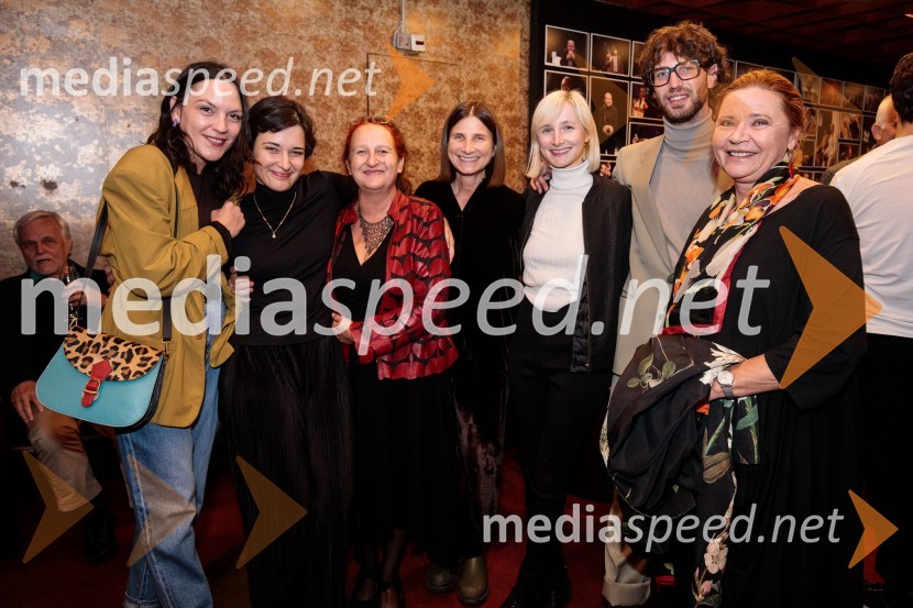  Tamara Avguštin, igralka;  Doroteja Nadrah, igralka;  Marinka Poštrak, dramaturginja, Prešernovo gledališče Kranj;  ... ;  ... ;  Ivan Laboda, režiser;  Vesna  Jevnikar, igralkaZaprta študija. »New Constructive Ethics«, premiera v Prešernovem gledališču Kranj