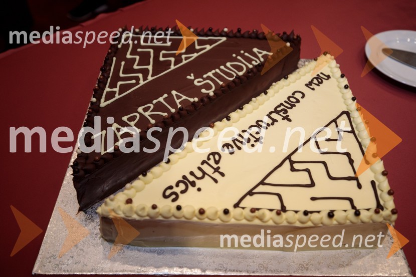 Zaprta študija. »New Constructive Ethics«, premiera v Prešernovem gledališču Kranj