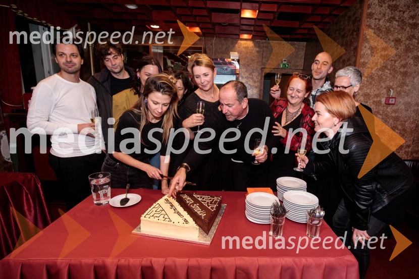  Tibor Hrs Pandur, dramaturg;  Branko Jordan, igralec;  Tamara Avguštin, igralka;  Nina Rajić Kranjac, režiserka;  Darja Reichman, igralka;  Ciril Roblek, inspicient PGK;  Marinka Poštrak, dramaturginja, Prešernovo gledališče Kranj;  Borut Bučinel, oblikovalec svetlobe;  Marina  Sremac, kostumografija;  ... Zaprta študija. »New Constructive Ethics«, premiera v Prešernovem gledališču Kranj