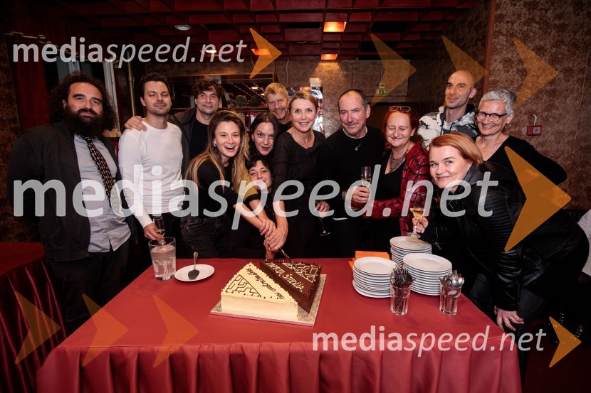   Jure Novak, režiser, direktor, Prešernovo gledališče Kranj;  Tibor Hrs Pandur, dramaturg;  Branko Jordan, igralec;  Nina Rajić Kranjac, režiserka;  Tamara Avguštin, igralka;  Doroteja Nadrah, igralka;  Borut  Veselko, igralec;  Darja Reichman, igralka;  Ciril Roblek, inspicient PGK;  Marinka Poštrak, dramaturginja, Prešernovo gledališče Kranj;  Borut Bučinel, oblikovalec svetlobe;  ... ;  Marina  Sremac, kostumografijaZaprta študija. »New Constructive Ethics«, premiera v Prešernovem gledališču Kranj