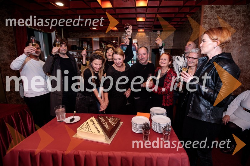  Nina Rajić Kranjac, režiserka;  Darja Reichman, igralka;  Ciril Roblek, inspicient PGK;  Marinka Poštrak, dramaturginja, Prešernovo gledališče KranjZaprta študija. »New Constructive Ethics«, premiera v Prešernovem gledališču Kranj