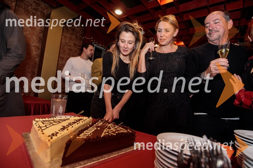  Nina Rajić Kranjac, režiserka;  Darja Reichman, igralka;  Ciril Roblek, inspicient PGKZaprta študija. »New Constructive Ethics«, premiera v Prešernovem gledališču Kranj