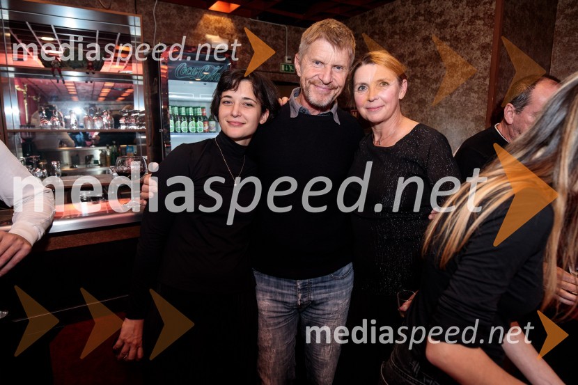  Doroteja Nadrah, igralka;  Borut  Veselko, igralec;  Darja Reichman, igralkaZaprta študija. »New Constructive Ethics«, premiera v Prešernovem gledališču Kranj