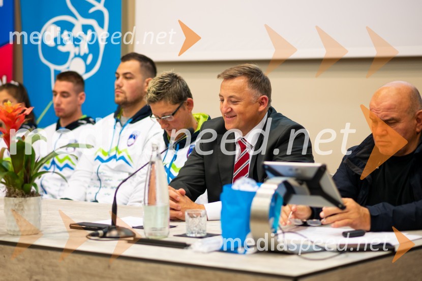  David Štarkelj, judoist;  Vito Dragič, judoist;  Volha Shtyrba, Judo klub Olimpija;  Lovrencij Galuf, predsednik, Judo zveza Slovenije;  Marjan Fabjan, športni trenerNovinarska konferenca Judo zveze Slovenije