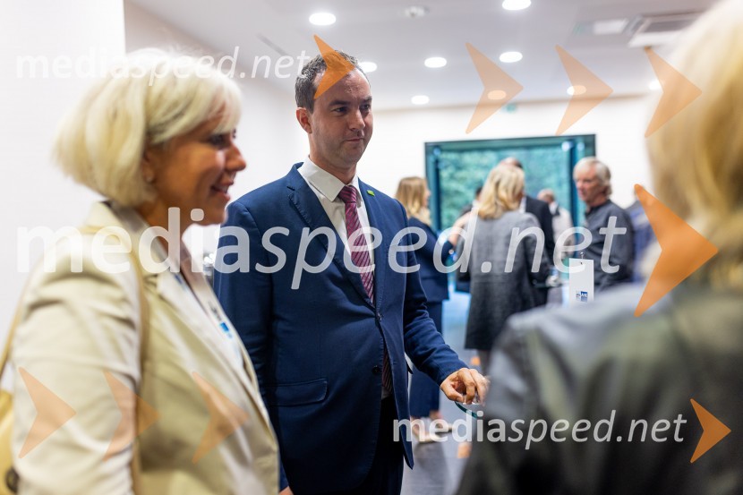  Katja  Stadler, Direktorica Deslo – AHK, poslovne storitve d.o.o.;  Rok Capl, v.d. direktorja SPIRITNemški forum 2022 Poslovna konferenca Slovensko-nemške gospodarske zbornice