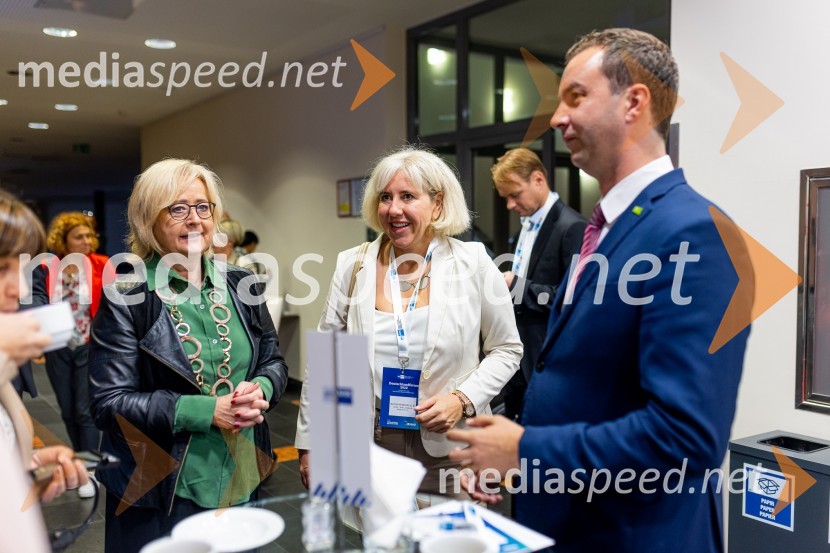  Dagmar von Bohnstein , predsednica upravnega odbora Slovensko-nemške gospodarske zbornice ;  Katja  Stadler, Direktorica Deslo – AHK, poslovne storitve d.o.o.;  Rok Capl, v.d. direktorja SPIRITNemški forum 2022 Poslovna konferenca Slovensko-nemške gospodarske zbornice