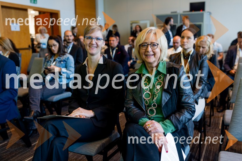  Eva-Ricarda Willems, namestnica veleposlanice Zvezne republike Nemčije v Sloveniji;  Dagmar von Bohnstein , predsednica upravnega odbora Slovensko-nemške gospodarske zbornice Nemški forum 2022 Poslovna konferenca Slovensko-nemške gospodarske zbornice