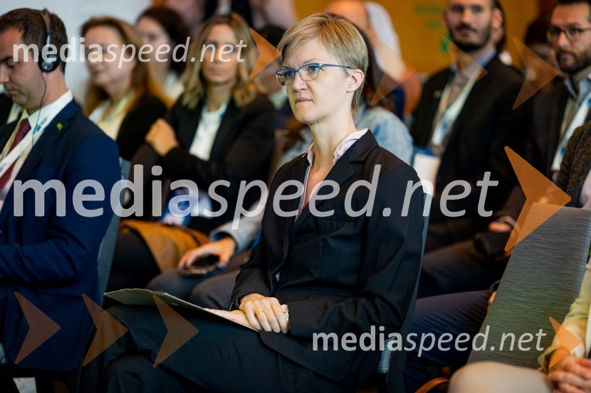  Eva-Ricarda Willems, namestnica veleposlanice Zvezne republike Nemčije v SlovenijiNemški forum 2022 Poslovna konferenca Slovensko-nemške gospodarske zbornice