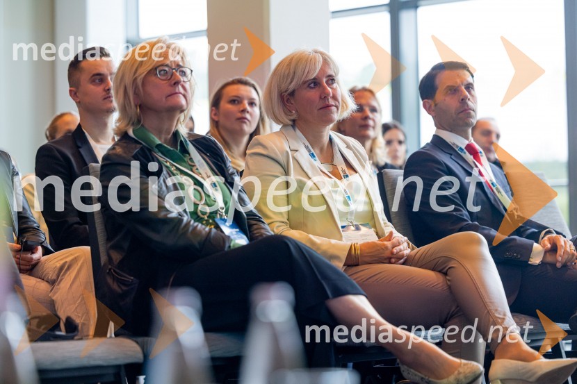  Dagmar von Bohnstein , predsednica upravnega odbora Slovensko-nemške gospodarske zbornice ;  Katja  Stadler, Direktorica Deslo – AHK, poslovne storitve d.o.o.;  ... Nemški forum 2022 Poslovna konferenca Slovensko-nemške gospodarske zbornice