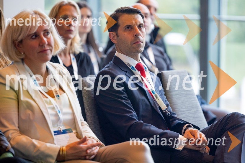  Katja  Stadler, Direktorica Deslo – AHK, poslovne storitve d.o.o.;  ... Nemški forum 2022 Poslovna konferenca Slovensko-nemške gospodarske zbornice