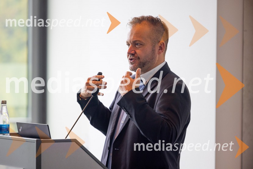  Olaf Holzgrefe, vodja za mednarodne zadeve, Nemško združenje za materialno gospodarstvo, nabavo in logistiko (BME)   Nemški forum 2022 Poslovna konferenca Slovensko-nemške gospodarske zbornice