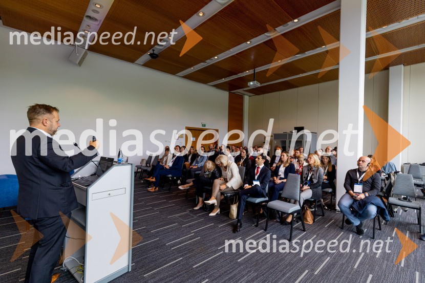  Olaf Holzgrefe, vodja za mednarodne zadeve, Nemško združenje za materialno gospodarstvo, nabavo in logistiko (BME)   Nemški forum 2022 Poslovna konferenca Slovensko-nemške gospodarske zbornice