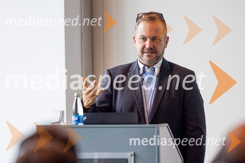  Olaf Holzgrefe, vodja za mednarodne zadeve, Nemško združenje za materialno gospodarstvo, nabavo in logistiko (BME)   Nemški forum 2022 Poslovna konferenca Slovensko-nemške gospodarske zbornice