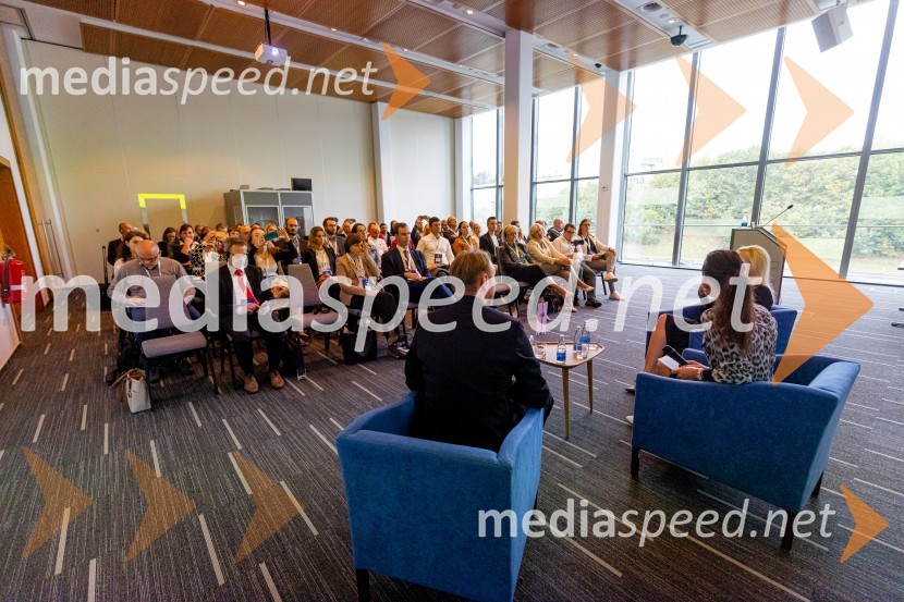  ... ;  Tina Drolc, vodja korporativnega komuniciranja in prireditev, Slovensko-nemška gospodarska zbornicaNemški forum 2022 Poslovna konferenca Slovensko-nemške gospodarske zbornice