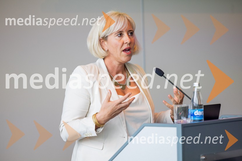  Katja  Stadler, Direktorica Deslo – AHK, poslovne storitve d.o.o.Nemški forum 2022 Poslovna konferenca Slovensko-nemške gospodarske zbornice