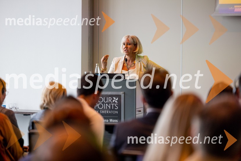  Katja  Stadler, Direktorica Deslo – AHK, poslovne storitve d.o.o.Nemški forum 2022 Poslovna konferenca Slovensko-nemške gospodarske zbornice