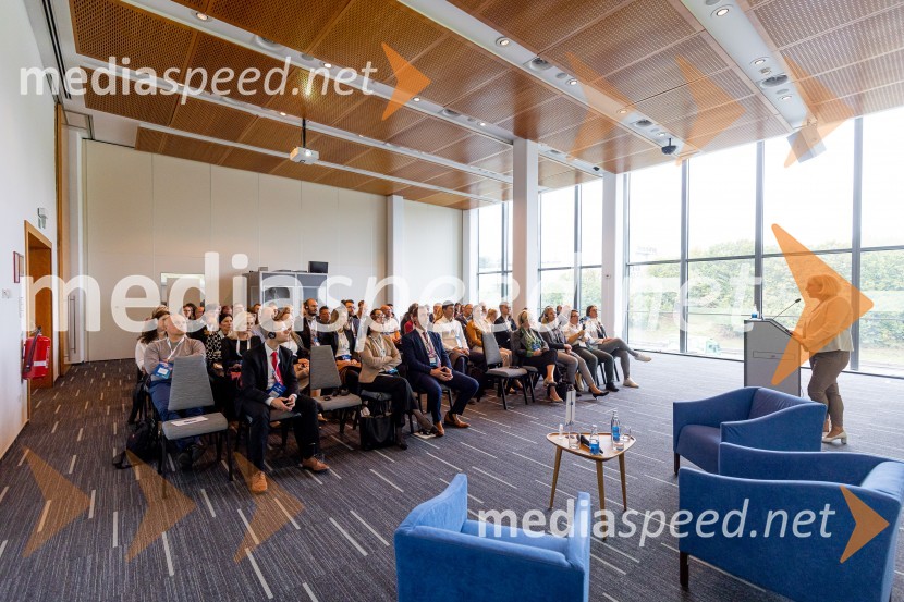  Katja  Stadler, Direktorica Deslo – AHK, poslovne storitve d.o.o.Nemški forum 2022 Poslovna konferenca Slovensko-nemške gospodarske zbornice