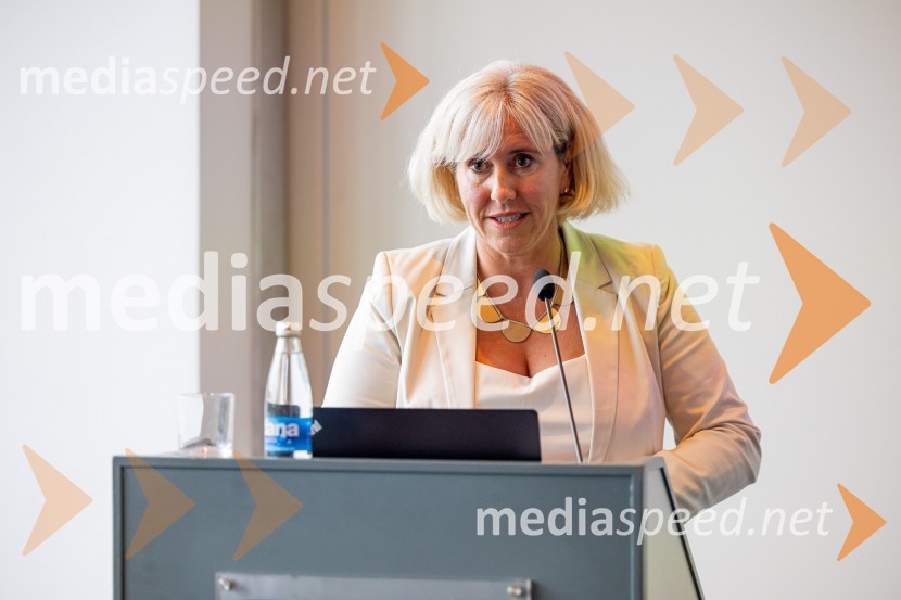  Katja  Stadler, Direktorica Deslo – AHK, poslovne storitve d.o.o.Nemški forum 2022 Poslovna konferenca Slovensko-nemške gospodarske zbornice