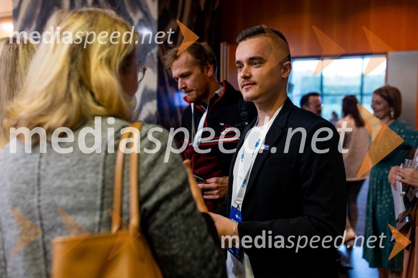  Nicole Beattie-Budig, asistentka pri davčnem svetovanju, WW+KN Consulting Team;  ... Nemški forum 2022 Poslovna konferenca Slovensko-nemške gospodarske zbornice