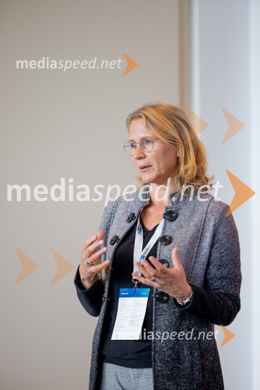  Nicole Beattie-Budig, asistentka pri davčnem svetovanju, WW+KN Consulting TeamNemški forum 2022 Poslovna konferenca Slovensko-nemške gospodarske zbornice