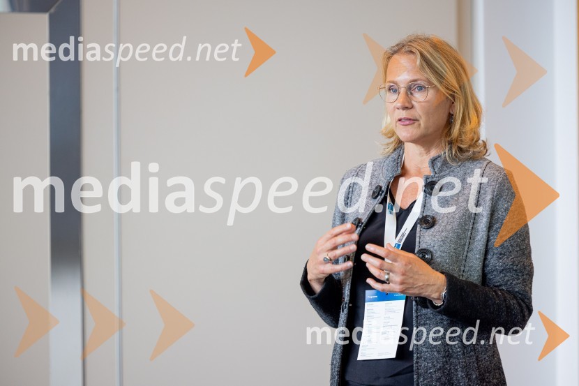  Nicole Beattie-Budig, asistentka pri davčnem svetovanju, WW+KN Consulting TeamNemški forum 2022 Poslovna konferenca Slovensko-nemške gospodarske zbornice