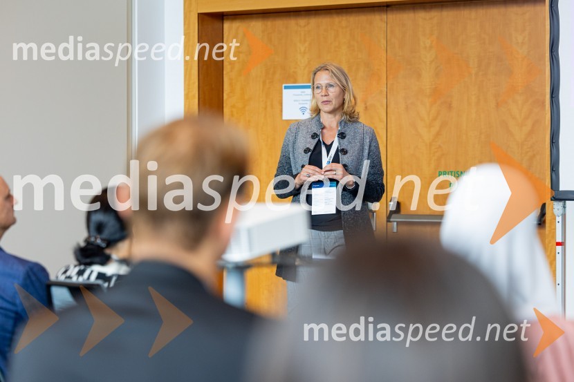  Nicole Beattie-Budig, asistentka pri davčnem svetovanju, WW+KN Consulting TeamNemški forum 2022 Poslovna konferenca Slovensko-nemške gospodarske zbornice