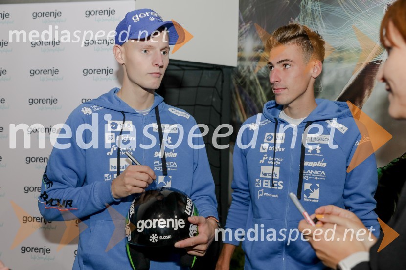  Lovro Kos, smučarski skakalec;  Timi Zajc, smučarski skakalecSmučarski skakalci in skakalke v prihajajočo sezono z novimi čeladami