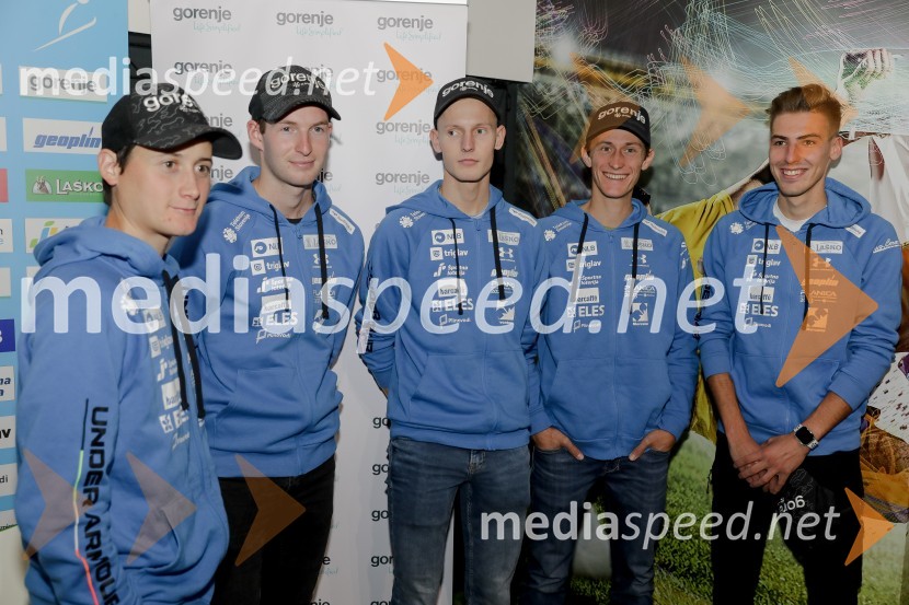  Domen Prevc, smučarski skakalec;  Žiga  Jelar, smučarski skakalec;  Lovro Kos, smučarski skakalec;  Peter  Prevc, smučarski skakalec;  Timi Zajc, smučarski skakalecSmučarski skakalci in skakalke v prihajajočo sezono z novimi čeladami