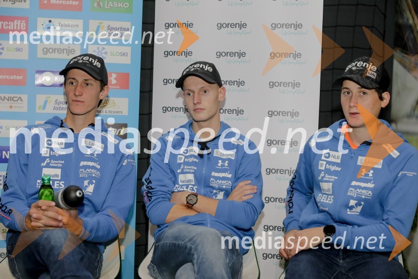  Peter  Prevc, smučarski skakalec;  Lovro Kos, smučarski skakalec;  Domen Prevc, smučarski skakalecSmučarski skakalci in skakalke v prihajajočo sezono z novimi čeladami