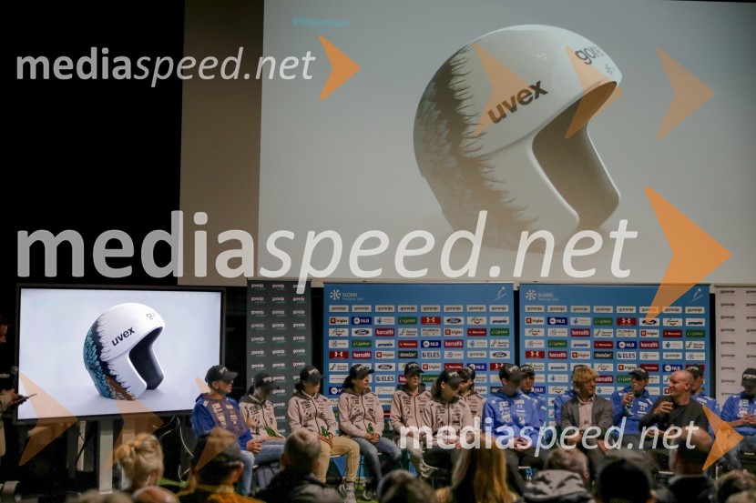 Smučarski skakalci in skakalke v prihajajočo sezono z novimi čeladami