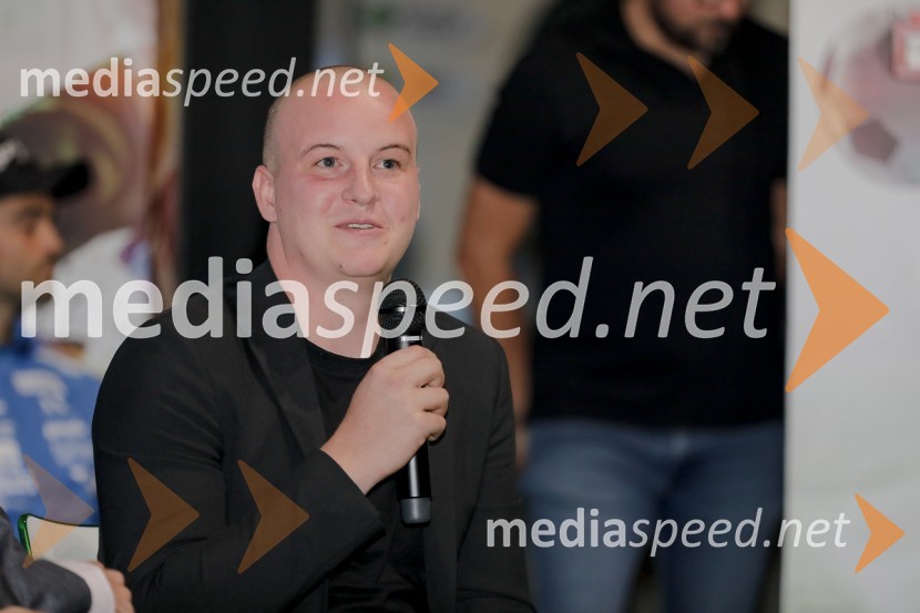  Blaž Skodlar, Hisense EuropeSmučarski skakalci in skakalke v prihajajočo sezono z novimi čeladami