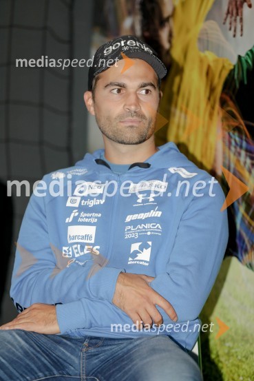  Robert Hrgota, trener slovenske skakalne reprezentanceSmučarski skakalci in skakalke v prihajajočo sezono z novimi čeladami