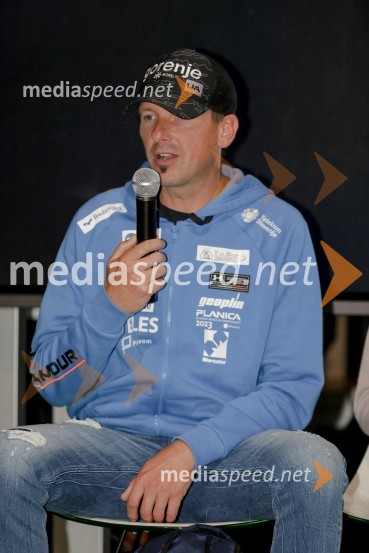  Zoran  Zupančič, trener ženske skakalne reprezentanceSmučarski skakalci in skakalke v prihajajočo sezono z novimi čeladami