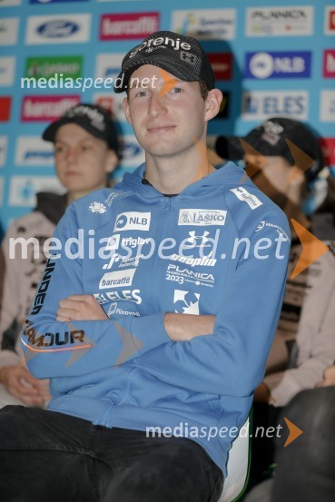  Žiga  Jelar, smučarski skakalecSmučarski skakalci in skakalke v prihajajočo sezono z novimi čeladami