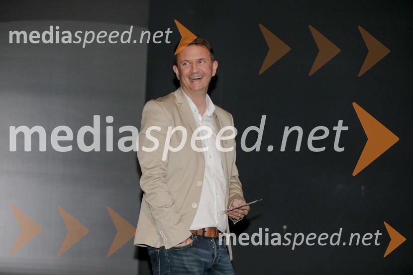  Tomi Trbovc, PR, Smučarska zveza SlovenijeSmučarski skakalci in skakalke v prihajajočo sezono z novimi čeladami