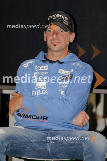  Zoran  Zupančič, trener ženske skakalne reprezentanceSmučarski skakalci in skakalke v prihajajočo sezono z novimi čeladami