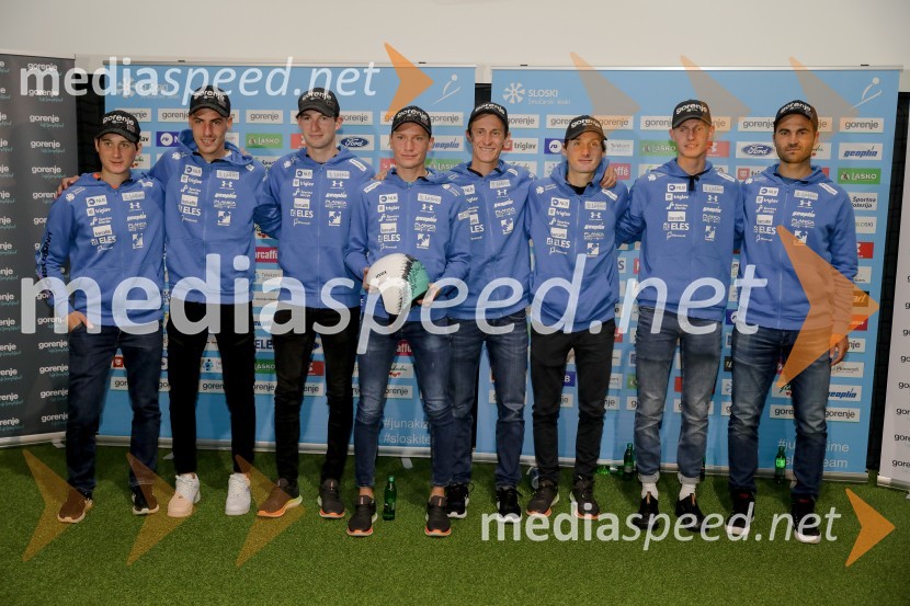  Domen Prevc, smučarski skakalec;  Timi Zajc, smučarski skakalec;  Žiga  Jelar, smučarski skakalec;  Anže Lanišek, smučarski skakalec;  Peter  Prevc, smučarski skakalec;  Cene Prevc, smučarski skakalec;  Lovro Kos, smučarski skakalec;  Robert Hrgota, trener slovenske skakalne reprezentanceSmučarski skakalci in skakalke v prihajajočo sezono z novimi čeladami